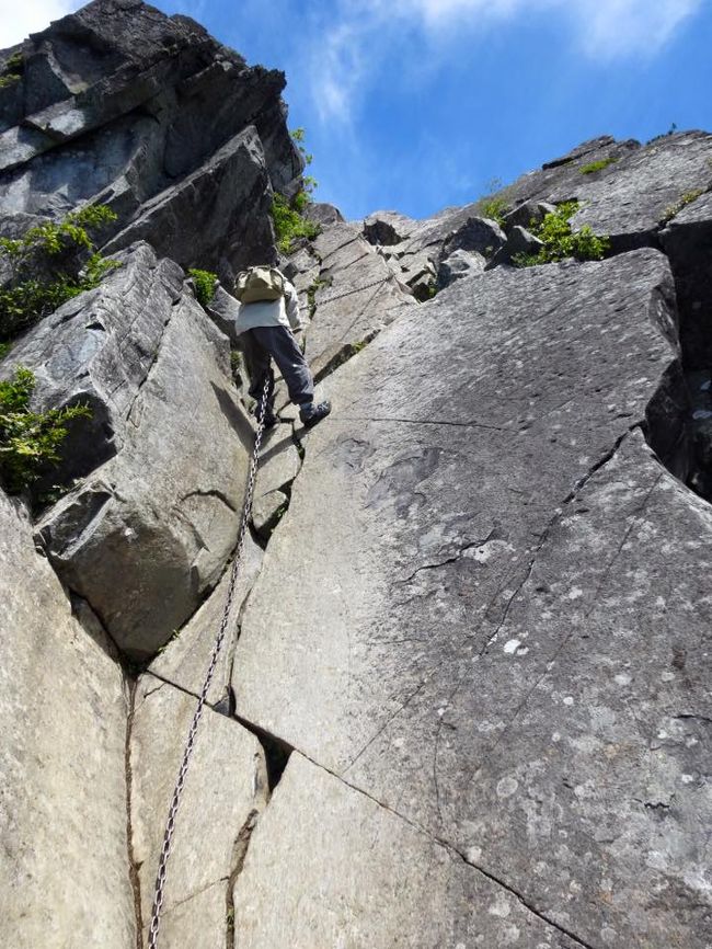 【日帰り登山】夏の乾徳山　壁を登る。