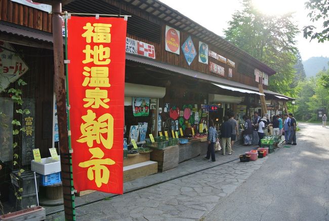 今年の夏休みは泊まりで出掛けられるのは2日間のみ。それならどこへ行こうか?ということで、夏山の景色と温泉が楽しめる所として奥飛騨へ。上高地のハイキングと福地温泉に泊まって夏まつり(伝統芸能観賞)そして乗鞍へ高山植物を観に行くことにしました。<br />1泊2日でしたが天候にも恵まれ、充実した夏旅でした。