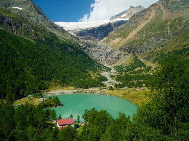 2015年8月に以前から関心のあったスイスの山々を巡ってきました。グリンデルワルト、ツェルマット、サンモリッツに3泊づつ滞在して雄大な山々の景色を満喫することができました。実際に間近で目にするとその迫力に圧倒され、本当に来て良かったと思いました。とりわけグリンデルワルトとツェルマットには、歩いてみたいハイキング路がまだまだ沢山あるので、是非また訪れたいと思いました。<br /><br />7月31日（金）成田発、チューリッヒ着、グリンデルワルトへ移動<br />8月 1日（土）グリンデルワルト<br />8月 2日（日）グリンデルワルト<br />8月 3日（月）ツェルマットへ移動<br />8月 4日（火）ツェルマット<br />8月 5日（水）ツェルマット<br />8月 6日（木）サンモリッツへ移動<br />8月 7日（金）サンモリッツ<br />8月 8日（土）サンモリッツ<br />8月 9日（日）チューリッヒ発<br />8月10日（月）成田着<br />