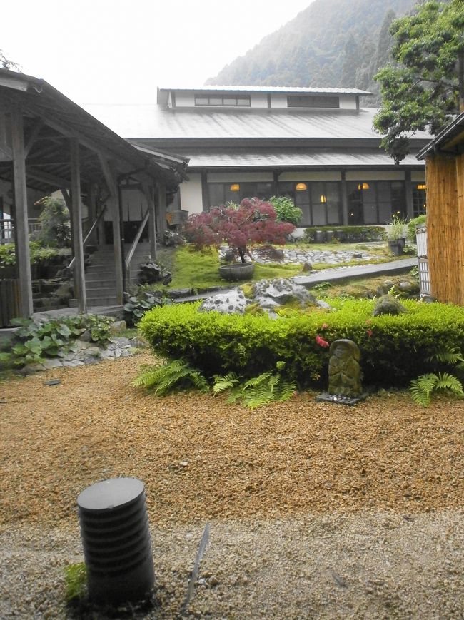 この旅行中、初めて雨に祟られたって感じ、今まで晴れ続きだったのが不思議なくらいです。<br /><br />田舎です、（佐賀駅から45分）。。。古湯温泉に寄りました。<br /><br />砂蒸し初体験（宿泊者＋\1,000）です。