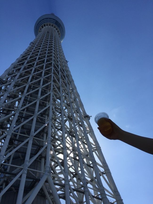 東京出張時の仕事が早く終わり、かねてより行ってみたかった"すみだ水族館"へ行ってまいりました。<br />スカイツリーは平日昼間だというのに長蛇の列で登るのは断念しましたが、"見上げるビアガーデン"で明るいうちからの「一杯」を堪能してまいりました。