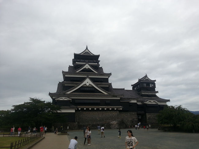 福岡へ出張したので、ついでに初訪問の熊本へ。ご飯は旨いし、熊本城にも圧倒されました。でも暑かった。