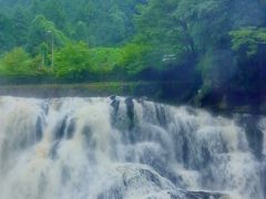 那須烏山1/4　龍門の滝；幅65ｍ高さ20ｍの大滝　☆雨上がりで大水量