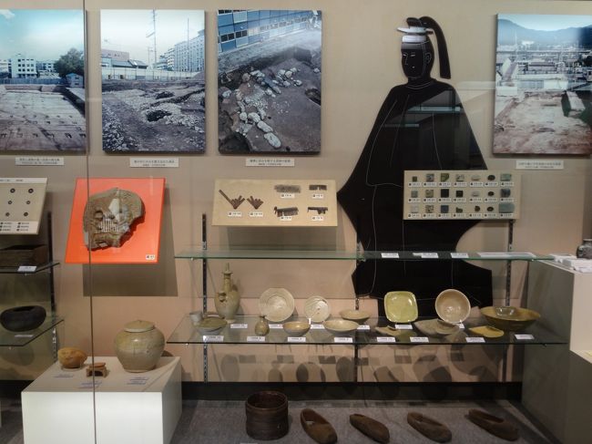 「京都市考古資料館」は「京都市上京区」にある「１９７９年（昭和５４年）」に開館した「京都市内で発掘された埋蔵文化財」を中心に展示を行こなっている「考古資料専門の博物館」です。<br /><br />建物は「西陣織物館」として使われていたものであり「京都市登録有形文化財」に指定されています。
