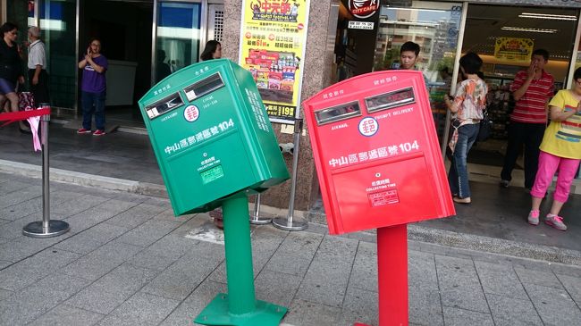 前回は桃園in→桃園outでしたが、今回はオープンジョーで高雄in→台北outです。<br /><br />ちょうど前回の臺灣旅行から一年です。<br />今年も颱風に襲われて出發からエラい目に合いました。<br /><br />beatmania IIDXの行脚をしつつ、日本では食べられなかったり、珍しいものを貪り食いました。<br /><br />3日目は新幹線で北上し、台中で少し遊んでから台北へ向かいました。<br />4日目は台北市内を徘徊しております。<br /><br />基本情報<br />往路:CI167便(KIX發12:00→KHH着14:15)→キャンセル<br />改め往路:CI177便(KIX發19:15→KHH着不明(21:15頃))<br />復路:CI158便(TPE發17:25→KIX着21:05)<br /><br />日程:8/8(土)～8/14(金)<br /><br />・08/08→高雄へ移動<br />・08/09→高雄、台南漫遊<br />★08/10→台中を経由して台北へ<br />★08/11→台北を練り歩く<br />・08/12→鶯歌へ<br />・08/13→台北で買い物<br />・08/14→帰国…<br /><br />★本記事の該当日