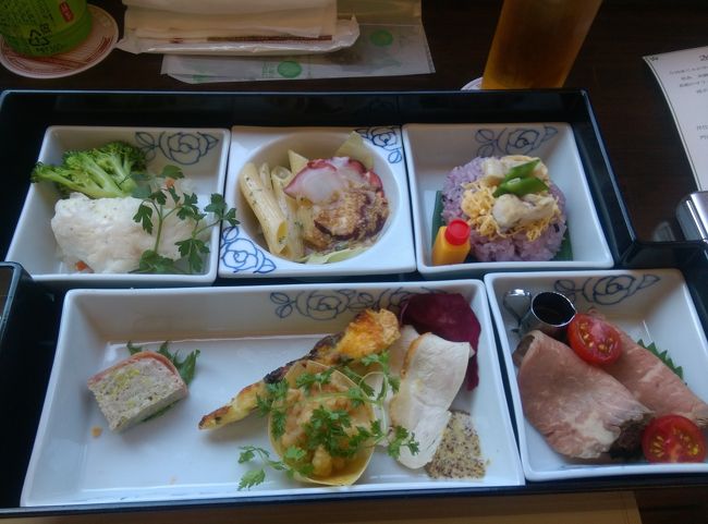 JR四国の「バースデイきっぷ」を使って一人旅へ。<br />一日目は、「伊予灘ものがたり」を楽しみ、松山に宿泊。<br /><br />新大阪→岡山(こだま733号)<br />岡山→児島(マリン・パノラマ15号)<br />児島→松山(しおかぜ5号)<br />松山→八幡浜(伊予灘ものがたり八幡浜編)<br />八幡浜→松山(伊予灘ものがたり道後編)<br />