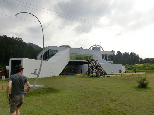 越後妻有(新潟県十日町周辺)で開催されている<br />「大地の芸術祭越後妻有アートトリエンナーレ」<br />に一泊二日で行ってきました。<br />一日目の後半は松代周辺の作品を観ました。