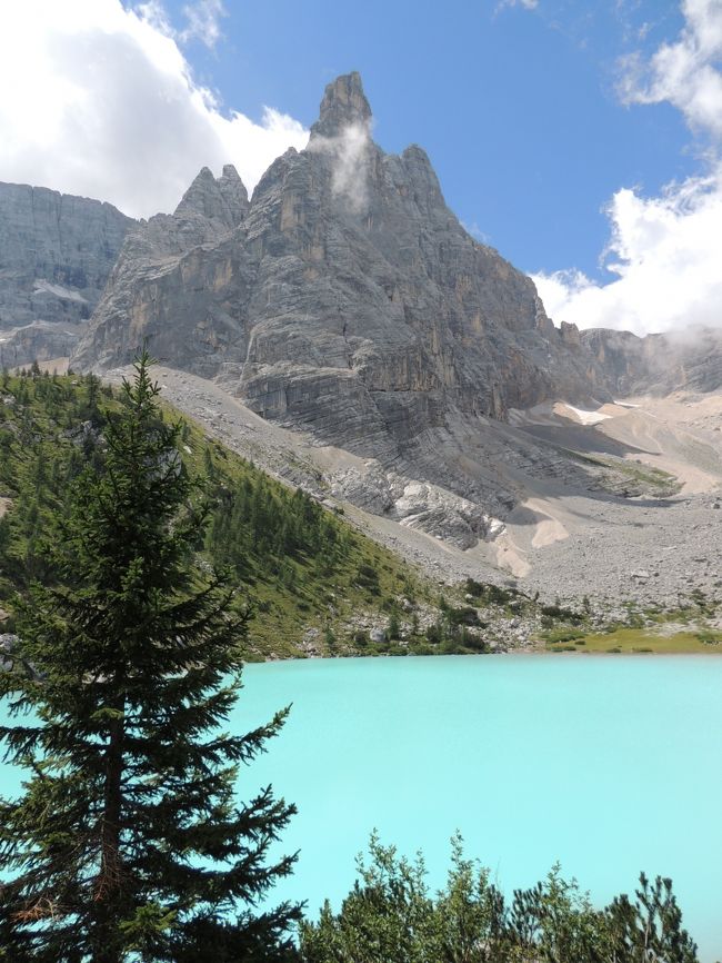 2週間のVeneto一人旅。東ドロミテ・Cortinaに３連泊し、第3日目はLago di Sorapisへ。3日目にして初めて、本格的な山歩きとなった。<br /><br />表紙写真：Lago di Sorapis(1,923m)とPunta Sorapiss(3,205m).