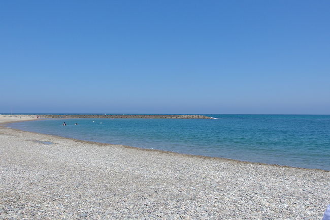 天気が悪いというか夏が短いというか、昨年は海水浴に行ける週末が少なすぎた。今年は晴れればとにかく行っておかないと後がわからない。<br /><br />と行って来た翌週にふたたび同じ海岸へ。設備がきれい、砂が少なくて楽、人も少ない、で我が家にとって好条件な海水浴場。