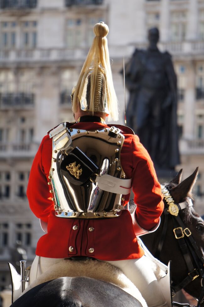 倫敦之旅（10）「ホース・ガース」で騎馬兵を見てバッキンガム宮殿とセント・ジェームズ・パークを散歩して、アーケード巡りをする。