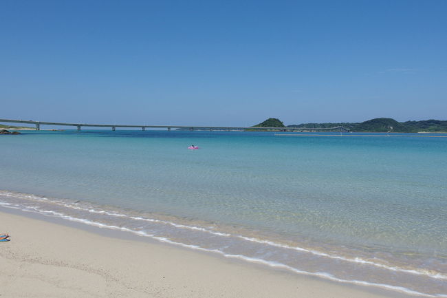 2015年8月 お盆過ぎの海水浴　山口・角島大橋を眺める島戸海水浴場