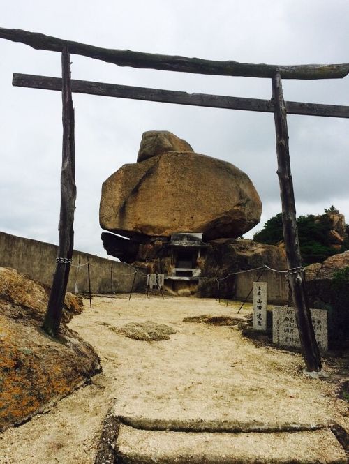 導かれてルーツ 小豆島④ 重岩 長勝寺 奥之院西之瀧 大阪城残石