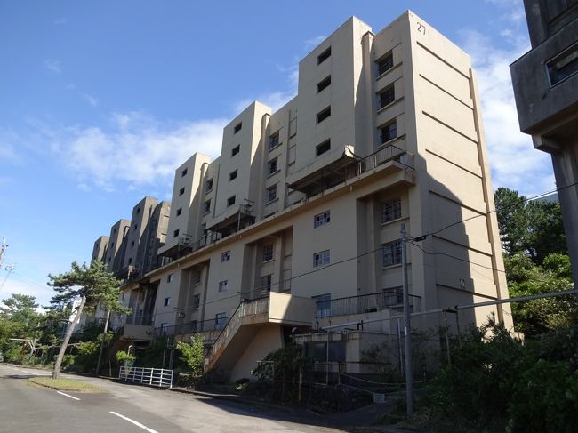 長崎の産業遺跡といえば軍艦島に目が行きがちですが、実は、西海市沖に、炭鉱で栄えた池島があります。<br />池島は、軍艦島と違い今も有人島で、集合住宅群や炭鉱施設など、間近で見学することができますが、そんな歴史ロマンある小島を堪能してきました。