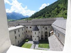 初夏の中欧ドライブ旅行⑦　スイス・ミュスタイアのザンクト・ヨハン修道院