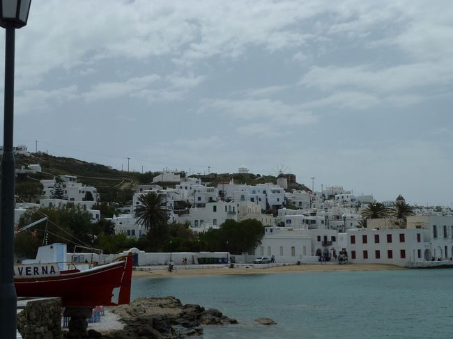 ２０１１年のＧＷはギリシャ・トルコへ旅に出掛けました。<br />ギリシャ初日はミコノス島へ日帰りの旅に行ってきました。<br />この島では青と白の街並みや風車がとても印象に残りました。
