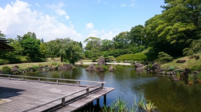 徳川家康公が幼少期と晩年を過ごした駿府城の旅行記です。<br /><br />復元された東御門・巽櫓と紅葉山庭園をメインに<br />天下人徳川家康公の運気を授かる<br />ある意味パワースポットめぐり的な散歩です。<br /><br />東御門・巽櫓と紅葉山の共通チケットで大人300円とリーズナブルです<br />駿府城公園内には観光案内所もあり<br />ボランティアの方に色々な説明を聞くことも出来ます。<br /><br /><br />静岡市駿府城サイト<br />http://www.sunpu-park.jp/gomon/<br />