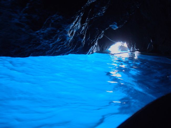 ２日目<br />カプリ島内と、青の洞窟観光<br /><br />念願の青の洞窟、カプリウォッチ<br />素敵な時間でした