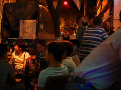ダナンの夜、奥さんビール飲み過ぎ。ベトナム語で馬鹿は、ぐー(ngu)。寝るも、ぐー(ngủ)。。。