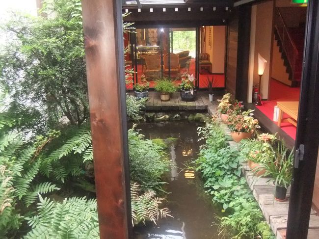 もう5年も経つんですね…<br /><br />長野に住んでいるお友達と、長野県の湯田中温泉に泊まりに行ったときの旅行記です。<br /><br />この旅館が本当に良くて、またお友達と過ごした時間も楽しくて、時々思い出してはふと幸せな気分になる旅行でした。<br /><br />今になって、旅行記に残したいなと思うようになり書かせていただきました。