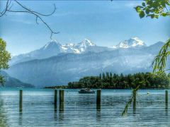 スイス・ユングフラウ三山をトゥーン湖から【スイス情報.com】 
