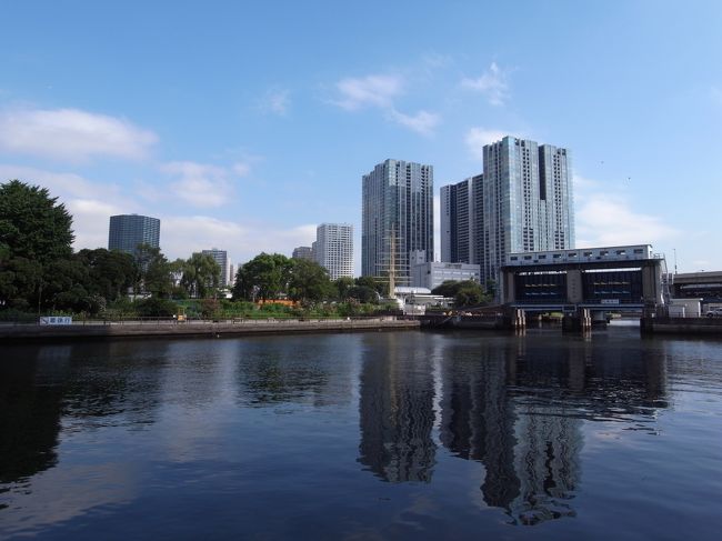 東京十社めぐり、五社目は品川区北品川にある品川神社。<br /><br />東京十社とは東京近郊に12社あった准勅祭社(祭礼のときに天皇の使者が来る神社)が元になっているのですが、准勅祭社に含まれるのは品川神社ではなく、荏原神社との一説も。<br />せっかくなので品川神社、荏原神社の両方お詣りしてきました。<br /><br />神社めぐりと古い建物めぐりの街並散策<br />運河沿いにあるベーカリーカフェで朝食。<br />岸朝子お勧めの甘味処で、かき氷。<br />