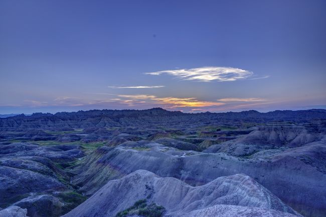 8月27日　旅行5日目、小雨のスタート。直接Badlands National Parkへ行ってもよかったのだが、時間がありすぎるので一度南下してCuster State Parkへ。Wildlife loopを一周してきました。その後南側からBadlands National Parkへ入り、Scenic、Sage Creek road、Wallの町、Looproadの下見と進みました。