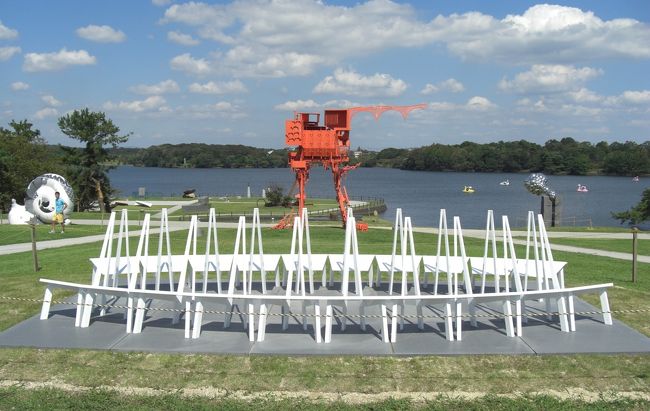 　常盤公園の駐車場でフリマがあり出店をしました。<br />終了まで１時間ほど時間があったので、ときわ動物園で猿を見ました。<br /><br />　その後は１０月４日から２年に１回の野外彫刻展が始まる彫刻展会場にも行きました。<br />初めて見る作品が展示してありました。<br />　<br />　温室に入り蘭やサボテン、熱帯植物を見ました。<br />ちょっと時間が限られていたのであわただしい１時間１５分の見学になりました。