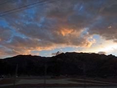 ウユニに到着～♪　の前に、綿菓子?風景を