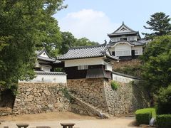 岡山県の城跡を炎天下に巡った。