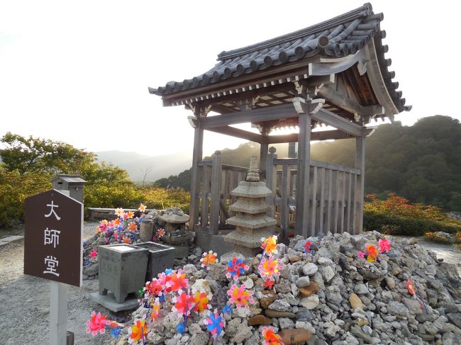 下北半島の日本三大霊山である恐山をぶらぶらっと巡りました。硫黄臭が充満する荒涼とした地で、霊感が全くない私にとっても目に見えない不気味な空気を感じるところ。１７年前に初めて訪れた時には、何ともいえない雰囲気におののき、乗ってきたバスですぐに帰ってしまった経験も・・・