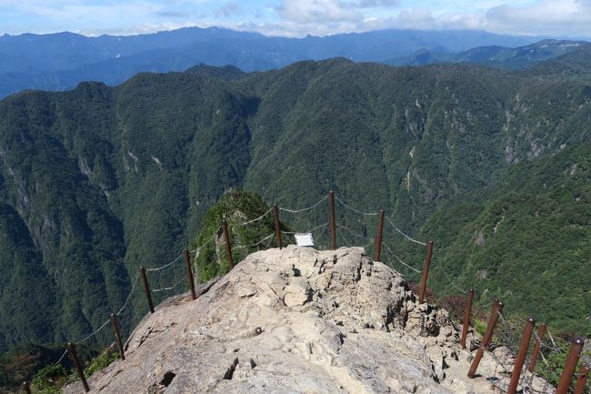 日本百名山　6座目の　「大台ヶ原山」に行ってきました。<br />奈良県の南部にある山です。<br /><br /><br />これまでの、日本百名山は、<br /><br /><br /><br />5座目は、伊吹山です。<br />http://4travel.jp/travelogue/11014913<br /><br />4座目は、石鎚山（天狗岳、標高1,982m）です。<br />http://4travel.jp/travelogue/10893518