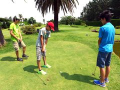 ０８．夏休み前半のエクシブ初島１泊　スポーツゾーンフィールド 天然芝のパターゴルフ