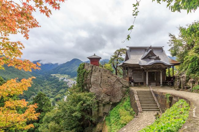 今年のシルバーウイークは、どこに行こうか?<br />そうだ、中学校の修学旅行で行ったけれど、殆ど記憶に残っていなかった東北へ行ってみようと思い、計画を立て始めた。<br />計画を立て始めると、シルバーウイーク期間中の宮城県は、某有名グループのコンサートで既に連日県内のホテルはどこも満室・・・・・<br />シルバーウイークを一日前倒しにして、東北旅行に行ってきました<br /><br />旅の行き先<br />1日目 立石寺(山形県)、蔵王山御釜(宮城県)<br />2日目 松島四大観大高森(宮城県)、毛越寺(岩手県)、中尊寺(岩手県)、猊鼻渓(岩手県)<br />3日目 浄土ヶ浜(岩手県)、龍泉洞(岩手県)<br />4日目 奥入瀬渓流(青森県)<br /><br />走行距離<br />1日目 134km(走行時間3時間50分)<br />2日目 267km(走行時間4時間35分)<br />3日目 297km(走行時間6時間11分)<br />4日目 99km(走行時間2時間30分)<br /><br /><br />旅行記は、県別でアップしていきます。<br /><br />この旅行記は、立石寺編です。<br /><br />その他の旅行記はこちら<br />宮城県編 http://4travel.jp/travelogue/11056101<br />岩手県編 http://4travel.jp/travelogue/11057695<br />青森県編 http://4travel.jp/travelogue/11058611<br /><br /><br />