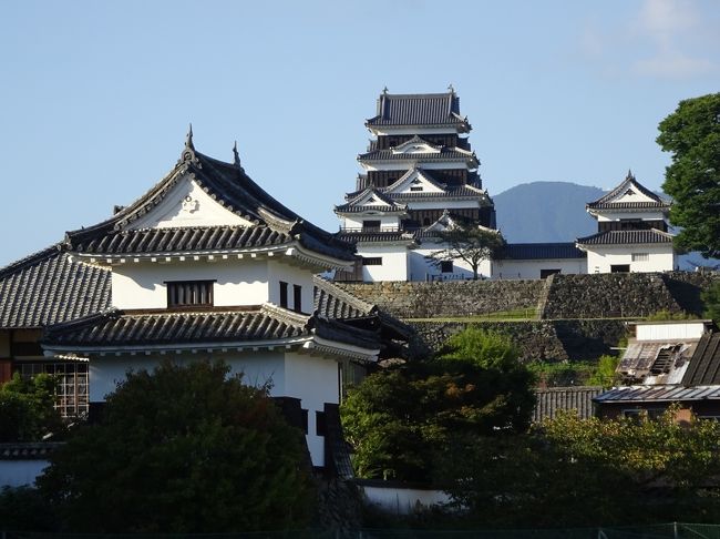 松山で１日弱の時間があったら。。。天気が悪ければ、道後温泉でゆっくりし、天気が良ければ、伊予の昔の街並みを味わいたいと思いました。そしたら、天気が良かったので。。。<br />予讃線で、卯之町まで行き、宇和（決して、宇和島ではありません！）の街並みに接し、少し戻って、再建された大洲城、臥龍山荘など大洲の町を歩き、また、少し戻って内子の街並みを味わってきました。<br />１時間に２本位しかない予讃線を積極的に利用することになるので、うまく列車の時間に合わせることが、充実した１日を過ごすコツかと思います。それぞれの町では、歩き廻るか、駅からタクシーで街並みの一番先まで行って、徒歩で駅まで戻ってくるかのどちらかを選びました。