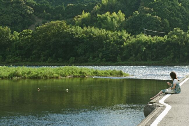 たかぢ、けんいちの2人旅です。<br /><br />日本最後の清流・四万十川に行ってきました。綺麗で大らかな川の流れに癒されました。もちろん高知のグルメも忘れていません。<br />