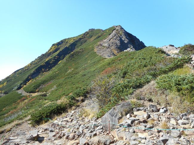 八ヶ岳野辺山ウルトラマラソンを走った時に間近に見えた八ヶ岳にいつかは登ってみたいと思いましたが、シルバーウィークのタイミングで登ってきました。<br />奥美濃戸口から登りはじめ、八ヶ岳の最高峰である赤岳を往復してきました。