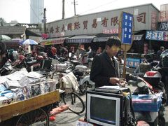 上海　ジャンキースポット　巡り①　宝山路ら辺　（電気街基本編）