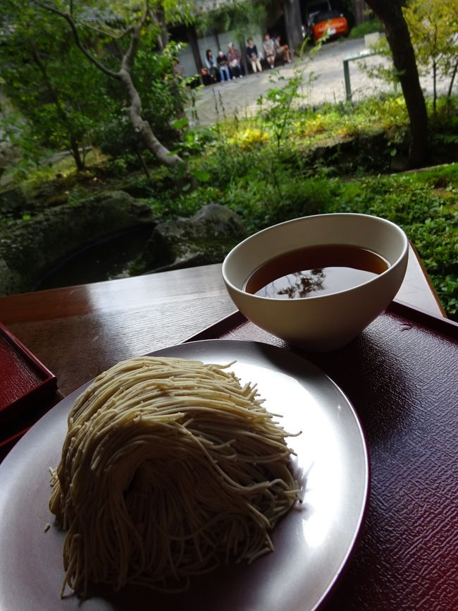 小布施堂の栗菓子『朱雀』並んで整理券を手に入れなければ食べられない。どうしても食べたい!<br />早朝から並ぶために小布施に泊まり、ゲットしました♡<br />さらに『モンブラン朱雀』もはしご。栗アイスもなかに栗おこわ、おなか一杯のシルバーウィークです。
