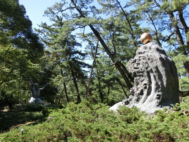 待望の9月大型連休に島根県鳥取県の神社、観光スポットへ行きました。<br />初めての鳥取県訪問。<br />2年ぶり2回目の島根県、以前行ったときは恋愛成就祈願の一人旅でしたが、それが叶い今回は夫と二人旅してきました。<br /><br />参考記事:念願の島根県ひとり旅①~松江市編~<br /> http://4travel.jp/travelogue/10833924<br /><br /> 念願の島根県ひとり旅②~出雲市編~<br /> http://4travel.jp/travelogue/10834230<br /><br />【日程】<br />☆1日目☆<br /><br />米子空港<br />↓(タクシー)<br />美保神社<br /><br />美保神社<br />↓(タクシー)<br />境港駅<br /><br />・水木しげるロード<br /><br />境港駅<br />↓<br />鳥取大学前駅<br /><br />鳥取大学前駅<br />↓(タクシー)<br />白兎神社<br /><br />・白兎神社<br />・道の駅神話の里 白うさぎ<br /><br />白兎神社<br />↓(タクシー)<br />末恒駅<br /><br />末恒駅<br />↓<br />米子駅<br />↓<br />米子観光センターバス停<br />↓<br />ホテル<br /><br /><br />☆2日目☆<br />ホテル<br />↓(ホテル送迎車)<br />米子観光センターバス停<br />↓(バス)<br />米子駅<br />↓<br />松江駅<br /><br />松江駅<br />↓(一畑バス)<br />須賀<br /><br />・須我神社<br /><br />須賀<br />↓(一畑バス)<br />松江駅<br />↓<br />揖屋駅<br /><br />・揖夜神社<br />・黄泉比良坂(よもつひらさか)<br /><br />揖屋駅<br />↓<br />玉造温泉駅<br />↓(伝承館送迎車)<br />伝承館<br />↓(伝承館送迎車)<br />・清厳寺おしろい地蔵<br />・玉作湯神社<br /><br />玉造温泉バス停<br />↓(一畑バス)<br />松江駅<br />↓<br />・夕日スポット<br /><br /><br />☆3日目☆<br />松江駅<br />↓(一畑バス)<br />松江しんじ湖温泉駅<br /><br />松江しんじ湖温泉駅<br />↓<br />出雲大社前駅<br /><br />・出雲大社<br />・出雲大社北島国造館<br /><br />出雲大社連絡所<br />↓(一畑バス)<br />日御碕<br /><br />・日御碕神社<br /><br />日御碕<br />↓(一畑バス)<br />正門前<br /><br />・島根県立古代出雲歴史博物館<br /><br /><br />出雲大社前駅<br />↓<br />電鉄出雲駅<br />↓(徒歩)<br />JR出雲駅<br />↓(空港連絡バス)<br />出雲空港<br />