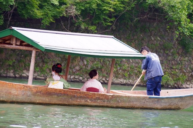 高校の修学旅行以来訪れていなかった京都。<br />後輩からの誘いで久しぶりに行ってみる事に！<br /><br />梅雨の平日ということもあって、新幹線とホテルで2万円という破格な旅行。<br /><br />day1<br />6:00の新幹線のぞみで京都へ！<br />嵐山の保津川下り<br />嵐山にておそばランチ&amp;カフェで甘味<br />南禅寺でまったり<br />祇園を歩く 八坂神社<br />鴨川の川床でごはん