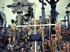 大人可愛いバルトの旅へ　Vol.2スピリチュアルな聖地リトアニア”シャウレイ”おびただしい数の十字架が置かれた「十字架の丘」