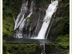 Solitary Journey ［1646］ 幾筋もの白い糸をひいているような落差３８ｍの滝＜陽目の里・白水の滝＆音無井路円形分水＞大分県竹田市