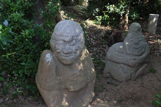 古代史ファンなら一度は行きたい明日香村の古墳めぐり!<br />ようやっと、一緒に行ってくれる友人が見つかり、シルバーウィークに行ってみました!<br /><br />ちょうど彼岸花が咲き、田んぼとのコラボが絶妙!!!<br />仁徳天皇陵に行ったときに、小山しかなく、「興味だけで来てしまい、やってしまった・・・」と思ったけど、明日香村はレンタサイクルめぐりがあるからかなり楽しい!<br /><br />日本建国期の数々の事件を繰り広げた中心人物たちが眠る明日香村へレッツゴー!<br /><br />【あわせて読みたい】<br />古代人の石造創作技術に圧倒!明日香村・謎の石造物めぐり!<br />http://guide.travel.co.jp/article/12978/<br /><br />日本最大級の石室はなんと8坪!明日香村で見逃せない古墳3選!<br />http://guide.travel.co.jp/article/12982/<br /><br />明日香村・古代米御膳はおふくろの味!「夢市茶屋」は懐かしさ溢れる農村レストラン!<br />http://guide.travel.co.jp/article/13002/<br />
