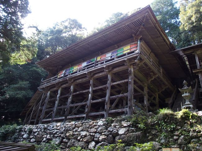 お彼岸なので、墓参りに出かけて、道の駅平成、岐阜県下最古の寺、美濃の清水寺といわれている日龍峯寺によってきました。<br />大日山日龍峯寺は、高野山真言宗、美濃西国三十三所第1番札所の観音霊場で、高澤観音と称し本尊千手観音菩薩は商売繁盛家内安全、安産子授けなどで良く知られ、毎月第3日曜日の本尊命日には善男善女の参詣も多く盛況を呈している。海抜283ｍの高澤山の山頂に位置しこの山より眺める飛騨、美濃、伊吹、養老の連山は限りなく美しい。・・・寺伝によると仁徳天皇の時代(五世紀前半)、飛騨の国に両面宿儺(りょうめんすくな)という豪族がいました。両面宿儺は当地の豪族として権勢を誇っていた。・・・天皇の叡聞に達し都に上がり、ご対面した。・・・里人に「高沢の山脈に池あり、神龍住みて近郷の村人に危害を及ぼす」と聞き、遥かの峰に登り大悲の陀羅尼を唱え神龍を退散させこの峰に寺を開創した。後に荒廃するも、鎌倉尼将軍(北条政子)が再興した。(パンフレットより)<br /><br /><br />道の駅平成　定休日：12/30-1/1　営業時間：9-18時<br />