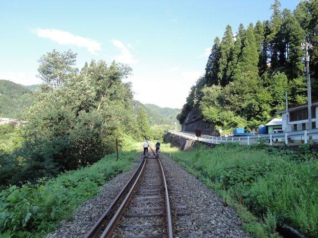 長野と岐阜の山中にある個性的な乗り物を巡る旅。本数の少ない鉄道やバスを乗り継ぐため、行程作りに苦労した。出発直前まで台風の進路が気になったが、あまり影響はなかった。