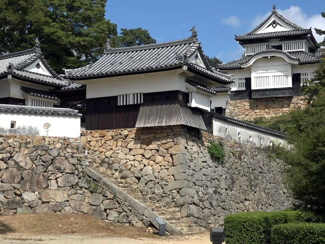 ９月中旬となると、雲海が出始める時期なので備中松山城を見下ろす展望台へ<br />運悪く到着時間が遅れ、雲海を観る事は出来ませんでした。<br /><br />高梁市の方へ、廻り備中松山城へ登ってきました。