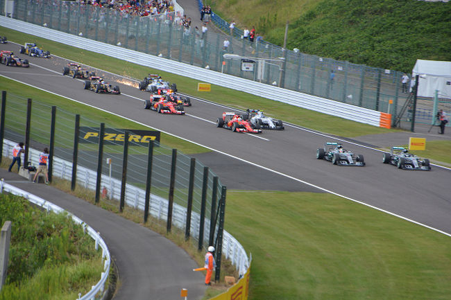 今年もF1 日本GPを見に行ってきました。<br />シンガポールGPとの2週連続観戦で忙しかったですが、2週連続観戦は2回目なので<br />何とか乗り切ることができました。<br />決勝レースではマクラーレン・ホンダは他のマシンに抜かれまくっていて<br />残念な結果となりましたが、来年以降の頑張りに期待したいです。