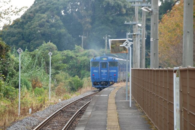 9月に2連休が取れたのでどこか遠くへ。そしてトラベラーさんの旅行記を見ていて自分も行きたい！と思っていた長崎を訪れました。<br />今回の旅は有名な観光地を巡るだけでなく、長崎の風景を少しでも感じられればとの思いで出掛けました。<br />また久しぶりに列車の旅を楽しむために、博多から特急かもめを利用しての長崎入りです。<br />１日目は、山王神社(クスノキ)・亀山社中記念館・眼鏡橋・稲佐山夜景へ<br />２日目は、大村湾を望むローカル線に乗って大草駅・東園駅に行く小さな旅。そして長崎に戻り淵神社を訪れた後は、再び「かもめ」に乗って博多へ。<br />夜の飛行機で福岡空港からセントレア行きで帰宅。<br /><br />１泊2日という短い時間でしたが、列車旅のおかげでゆっくりとのんびりと長崎の景色や風を感じる充実した旅になりました。<br /><br />