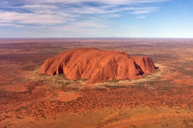 9月のオーストラリア<br /><br /><br />ウルル・カタ・ジュタ国立公園 （Ululu-Kata Tjuta National Park）<br /><br />に念願の旅行<br /><br /><br />エアーズロックにいつかは行きたい<br /><br />やっと行けます。<br /><br /><br />色々検索、やはりエアーズロックまで行くと高くなりますね。<br /><br />日程等でJALパックのツアーです。<br /><br /><br /><br /><br /><br /><br /><br /><br /><br /><br /><br /><br /><br />