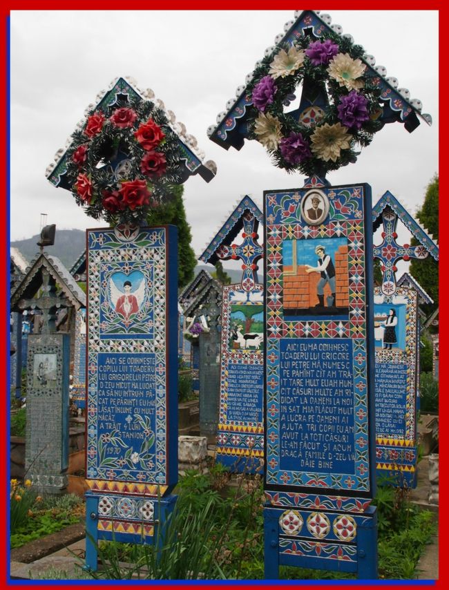 今日は、サプンツァ村にある「陽気な墓Cimitirul Vesel」と、ほかの２つの村の木造教会を訪れる予定。<br /><br />３年ほど前、ハンガリー在住のトラベラー＊JY＊さんの旅行記で、陽気な墓を見て・・・なんという常識外れの面白い墓地があるんだろう～～！と驚き、また、そのエリアの木造教会の素朴な美しさに心惹かれた。<br /><br />しかしながら・・・わが家ではとてもじゃないけど行けそうにない辺鄙なところにあり・・・しかも、それらがルーマニアだったとは・・・ほとんど記憶の外（ハンガリーのどこかと思っていたかも・・・）。<br /><br />まさか・・・その辺鄙な田舎・・・木造教会や・・・そして実際に見たら面白いだろうな～と憧れていた（笑）墓地に・・・自分が行く日が来るとは・・・人生ってわからないものである（←大げさ）。<br />